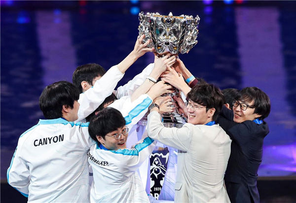 传说中的毒奶规律？除S6外 其他MSI冠军均未获得当年S赛冠军