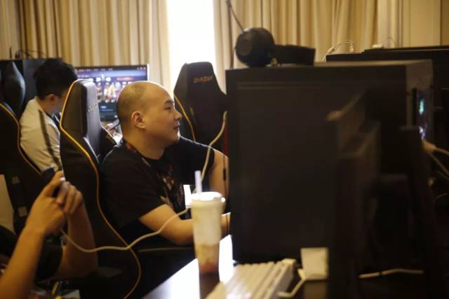 KPL临时席位规则变更，XYG官博转发并配文：泰裤辣